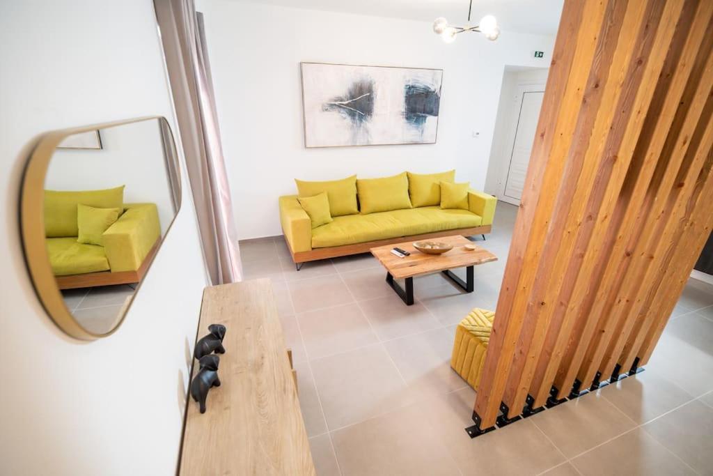 *Oasis* Best View Jacuzzi New Central Apartment Volos Bagian luar foto