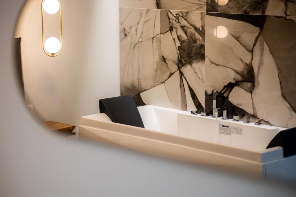 *Oasis* Best View Jacuzzi New Central Apartment Volos Bagian luar foto